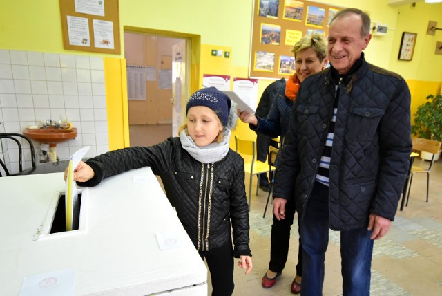 Według danych Państwowej Komisji Wyborczej frekwencja do godziny 12 była wyższa, niż cztery lata temu.