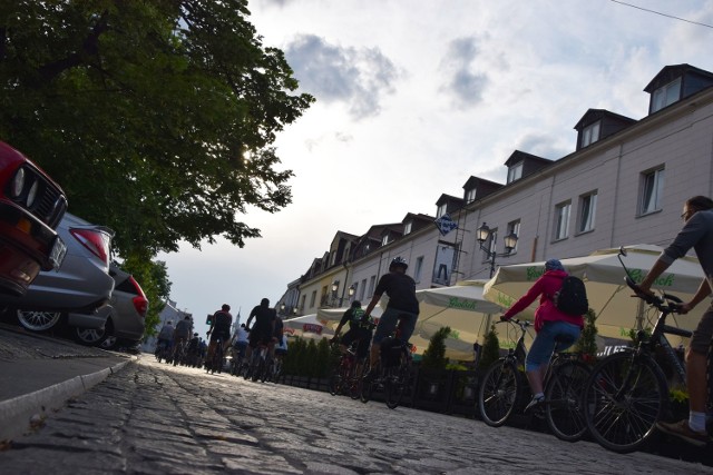 Rowerowa Masa Krytyczna to już tradycja. Jak zwykle miłośnicy rowerów ruszyli w ostatni piątek miesiąca w podróż ulicami Białegostoku.