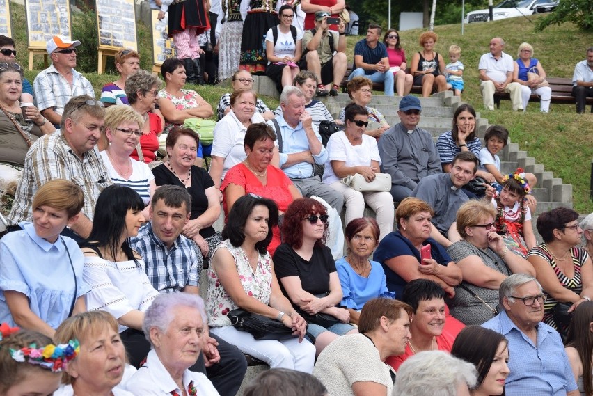 Publiczność na Festiwalu Krakowskiej Godki w amfiteatrze...