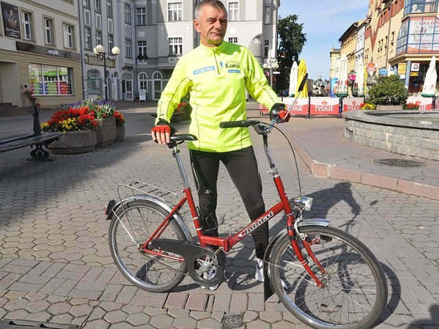 Andrzej Kowal i jego składak, który ma na liczniku już ponad 27 tysięcy kilometrów. Teraz przed nimi kolejne wyzwanie.