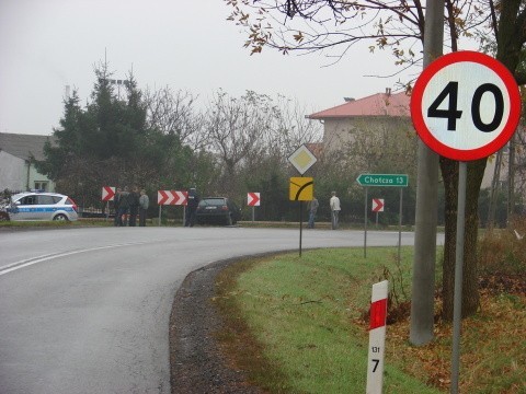 Przy ulicy Zwoleńskiej, przy wjeździe do Lipska od strony Ciepielowa kierujący volkswagen na łuku drogi stracił panowanie nad pojazdem, przejechał skrzyżowanie i uderzył w ogrodzenie