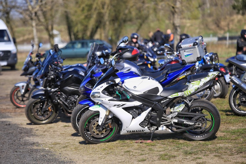 Setki motocyklistów przejechało ulicami Poznania podczas...
