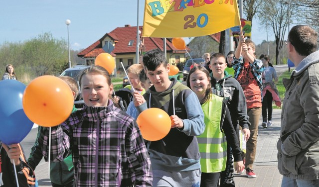 Akcja w Złocieńcu. Na ulicę wyszli m.in. uczniowie. Mimo że władze zaprosiły do Złocieńca przedstawicieli GDDKiA, nikt się nie pojawił.