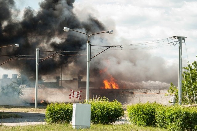 Pożar w zakładach firmy Robac gasiły strażacy 23 zastępów.
