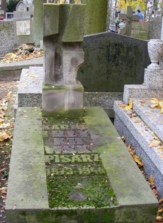 Pierwotnie spoczął na cmentarzu w Żyrardowie. 37 lat później...
