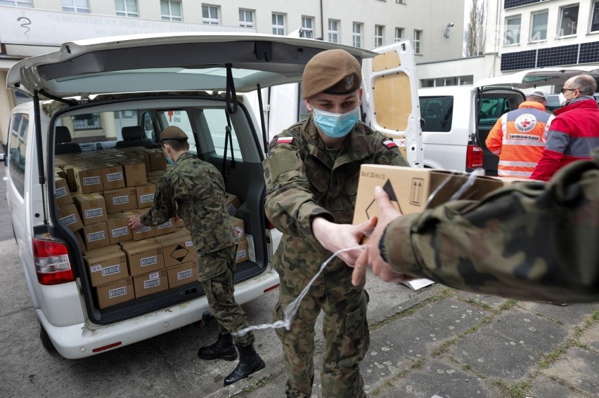 Pomoc humanitarna z Niemiec dla szczecińskich placówek. Wspólna walka z pandemią. ZDJĘCIA 
