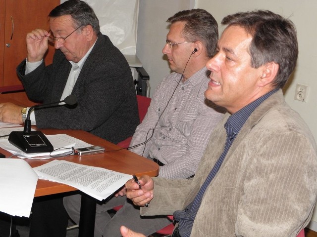 Komisja rewizyjna wysłuchała wyjaśnień Arseniusza Finstera (z prawej)