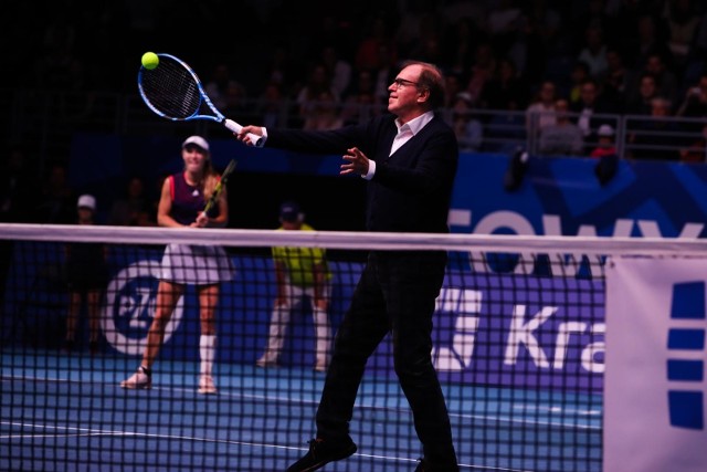 Wojciech Fibak wygrał w turnieju Roland Garros 25 meczów i jest pod tym względem polskim rekordzistą wszech czasów. Nawet Iga Świątek, jeśli obroni tytuł w Paryżu w przyszłym roku, nie zdoła jeszcze wyprzedzić naszego legendarnego tenisisty