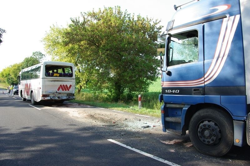 TIR najechał na gimbusa