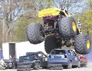 Monster truck w akcji. 