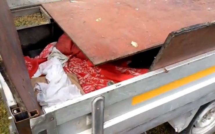 Budzisko: Czterech Wietnamczyków pod podłogą przyczepki (zdjęcia, wideo)