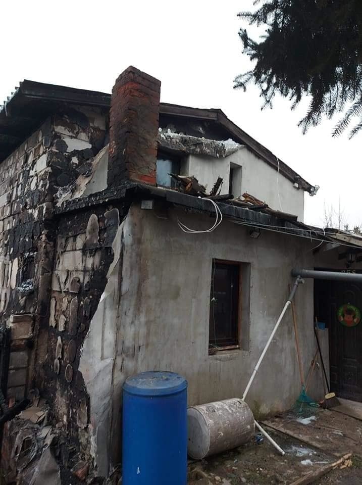 Spalony dom na działkach na Rudaku