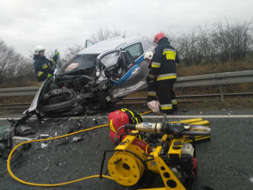 Tragiczny wypadek koło Nowogardu. Jedna osoba nie żyje [ZDJĘCIA]