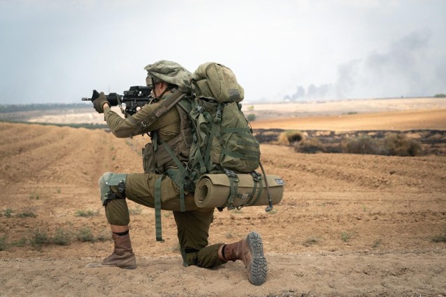 Dowództwo izraelskich wojsk nie podaje informacji, jak wielu żołnierzy znajduje się już w Strefie Gazy