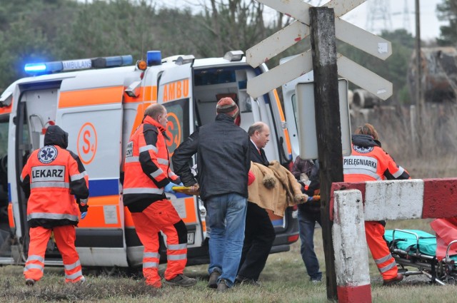 Potrącenie kobiety przez pociągPociąg osobowy relacji Lublin-Bydgoszcz potrącił 55-letnią kobietę, która korzystała z niestrzeżonego przejścia.