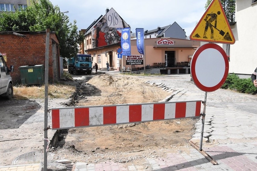 Trwa remont jednej z najstarszych ulic w Sławnie - ulicy...