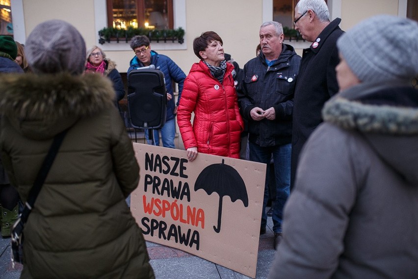 Tarnów. Ogólnopolski strajk kobiet "Mamy moc" [ZDJĘCIA]