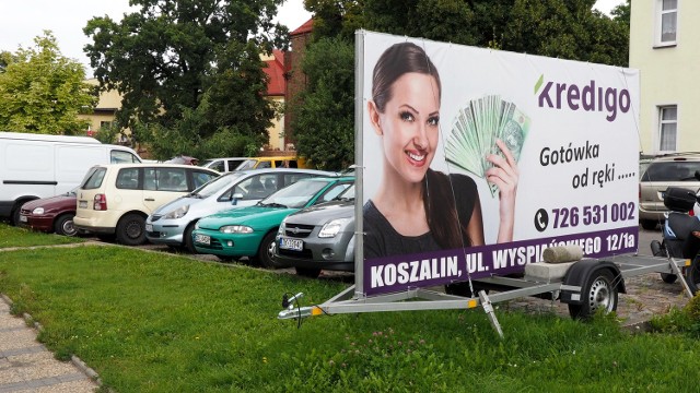 Na parkingu między teatrem a targowiskiem ZDM ustawi znak pozwalający na parkowanie wyłącznie pojazdów silnikowych