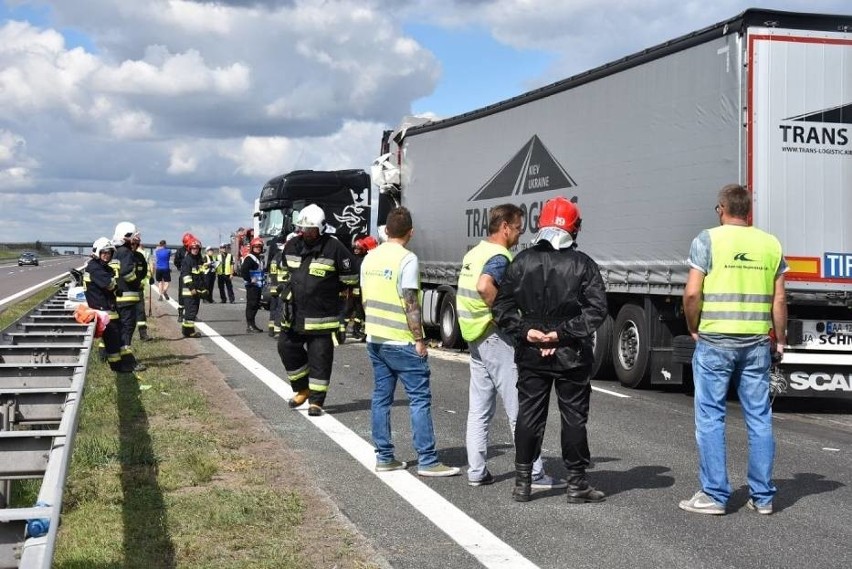 Autostrada A2: Wypadek. Karambol - jest kilka osób...