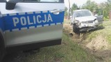 Kadzidło. Wypadek na DK 53. Poszkodowany starszy kierowca. Pomógł mu policjant