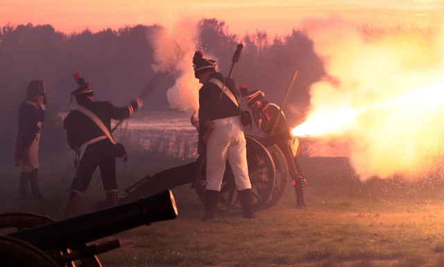 Inscenizacja bitwy o Grudziądz, w której wojska pruskie zmierzyły  się z armią Napoleona