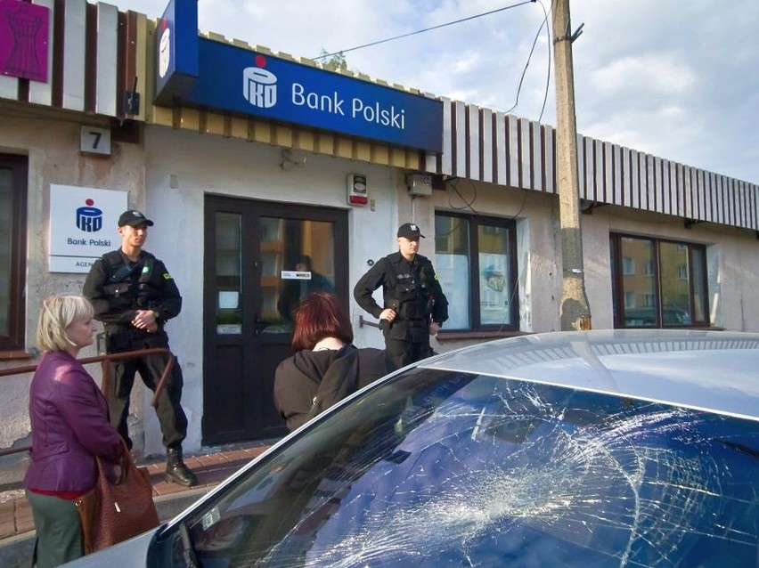 Napad na bank w Bydgoszczy. Jeden ze sprawców już ujęty [zdjęcia]