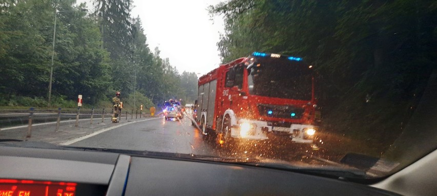 Policja i straż pożarna na ul. Gdańskiej w Koszalinie