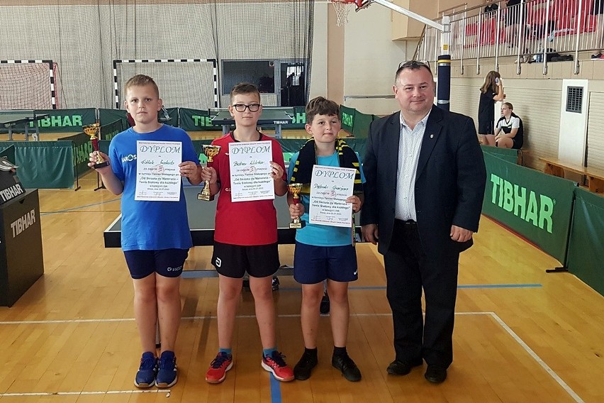 Sukcesy młodych pingpongistów z Suchedniowa na turnieju „Od Skrzata do Weterana - tenis stołowy dla każdego”