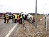 Wypadek ciężarówki na drodze ekspresowej S14 pod Pabianicami. Tir wypadł z drogi ZDJĘCIA
