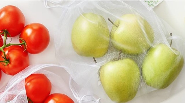 Lidl walczy z plastikiem i wprowadza wielorazowe woreczki na warzywa i owoce. Jaka jest cena woreczków w Lidlu?