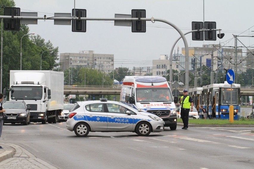 Bomba na Legnickiej. Ulica zamknięta, ewakuacja mieszkańców