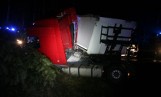 Wypadek w Miasteczku Śląskim. Ciężarówka wywróciła się na drogę DW 908. Zobacz nagranie WIDEO + ZDJĘCIA Kierowca zażył silne leki 