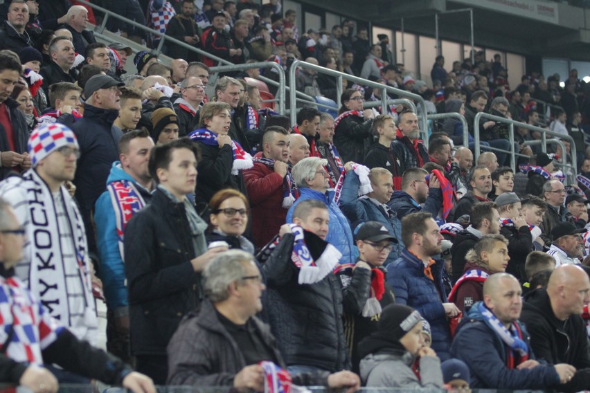 Górnik Zabrze - Śląsk Wrocław. Kibice odśpiewali hymn ZDJĘCIA KIBICÓW