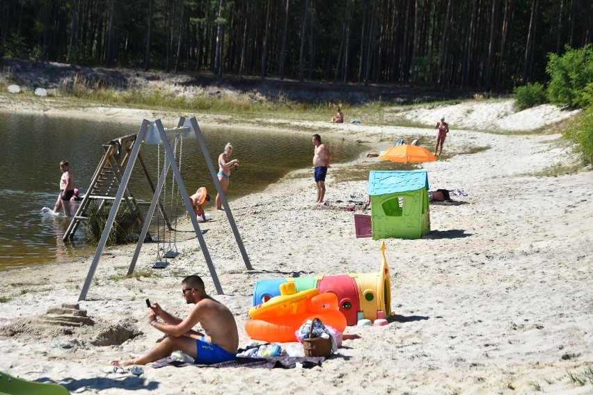 Zobacz jak wypoczywają plażowicze na "Naszych Piaskach w Pysznicy". Świetna pogoda zachęciła do odpoczynku mieszkańców z całej okolicy