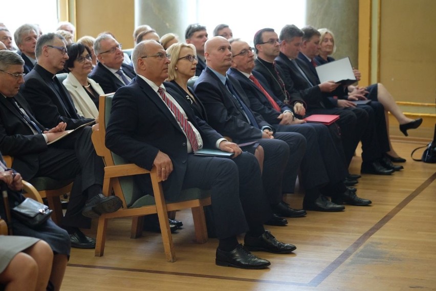 Andrzej Byrt z doktoratem honoris causa UEP