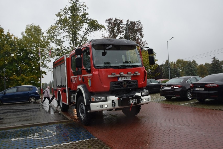 Nowy samochód dla strażaków z Tychowa Nowego w gminie Mirzec. Zobacz zdjęcia