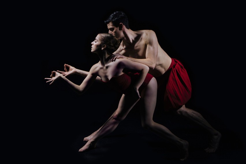 Tryptyk baletowy „Szepty i cienie” to autorski spektakl...