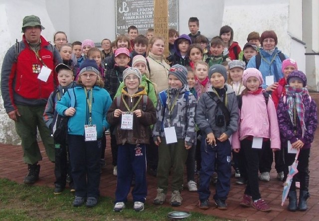 Uczniowie z Bukowy i Małogoszcza zwiedzili z przewodnikiem świętokrzyskim Cisowsko &#8211; Orłowiński Park Krajobrazowy.  