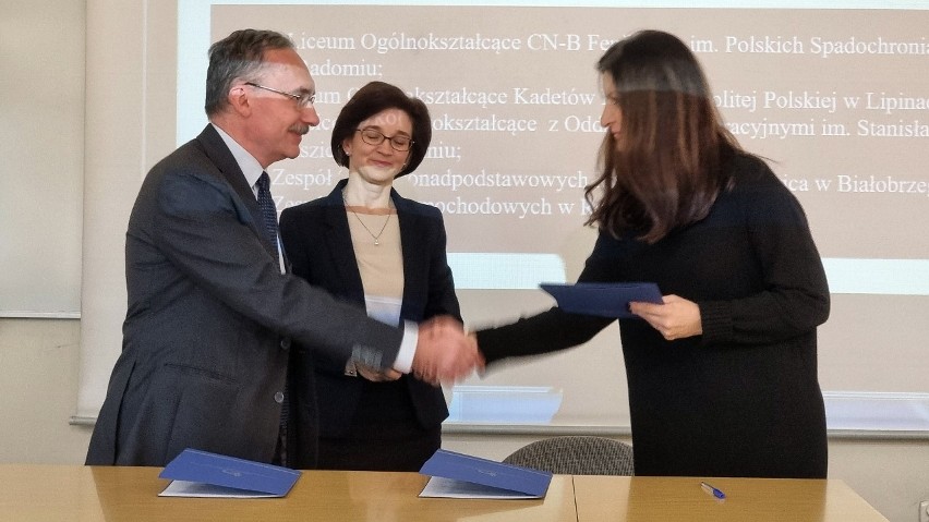 Uniwersytet Technologiczno - Humanistyczny w Radomiu objął patronatem szkoły mundurowe z regionu radomskiego