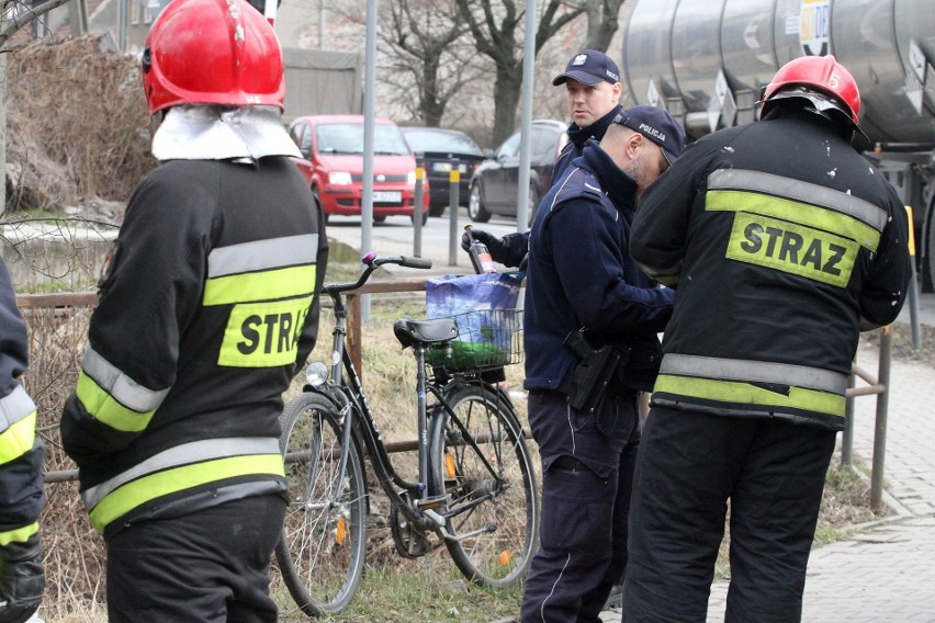 Śmigłowiec LPR wylądował pod hotelem na Kowalach. Reanimowano rowerzystę [ZDJĘCIA]