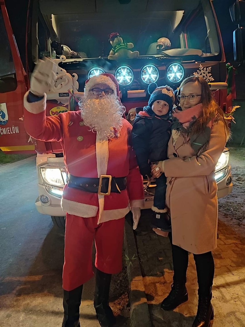 Niesamowite Mikołajki w gminie Ćmielów. Było mnóstwo zabawy, tańców i śpiewu. I oczywiście Święty Mikołaj