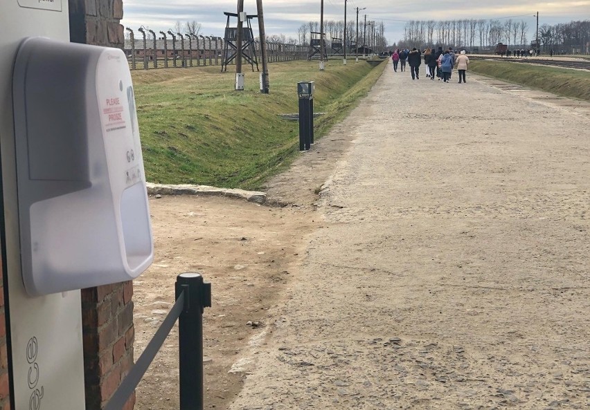 Koronawirus. Oświęcim. Państwowe Muzeum Auschwitz-Birkenau zamyka od jutra dla odwiedzających Miejsce Pamięci [ZDJĘCIA]