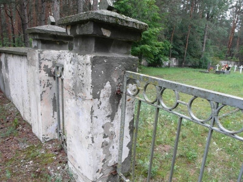 Stan ogrodzenia cmentarza wojennego w Podgórzu wymagał...