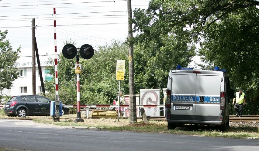 Wrocław: Śmierć na Krzemienieckiej. Mężczyznę potrącił pociąg (ZDJĘCIA)