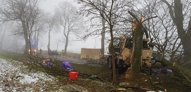 Wypadek amerykańskiej ciężarówki wojskowej wydarzył się w piątek przed południem w miejscowości Szydłowo pod Piłą. Trzech żołnierzy zostało rannych.