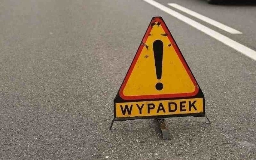 Gdańsk: Kolizja na skrzyżowaniu ulic Kartuskiej i Paska. Zniszczony przystanek tramwajowy