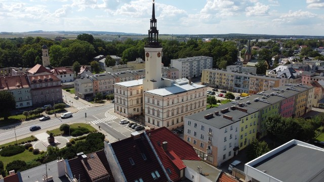 Na skutek zmian w przepisach podatkowych, spadły przychody gminy Strzelce Opolskie. Ponadto samorząd zauważa ogromny wzrost kosztów energii elektrycznej, gazu czy też paliw.