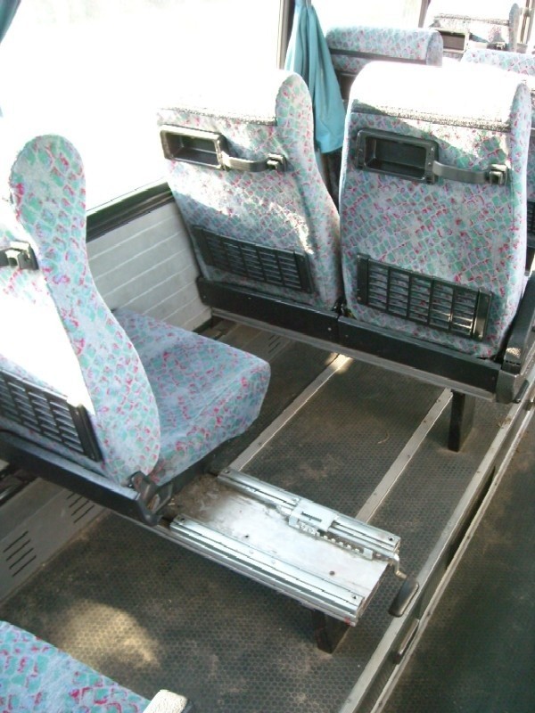 W jednym z autobusów stwierdzono brak siedzenia dla...