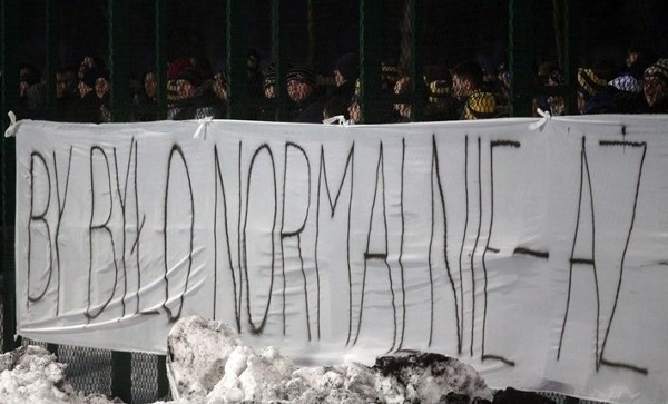 Kibice Arki protestowali także podczas zimowych sparingów