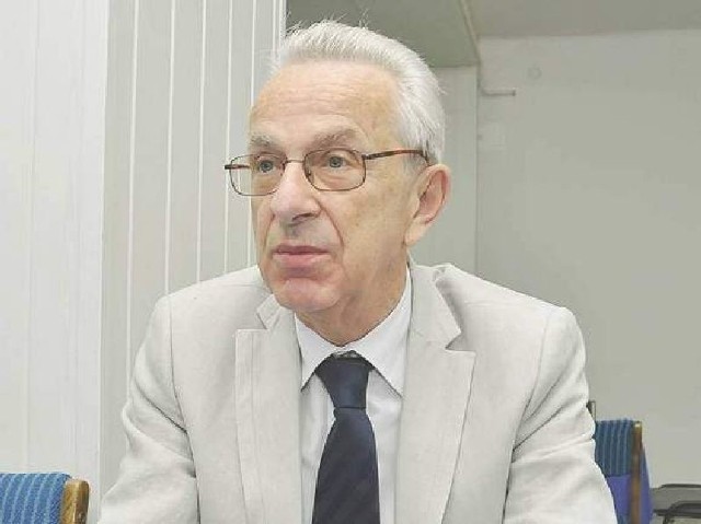 Profesor Zbigniew Lew-Starowicz zgodził się przygotować opinię na potrzeby procesu 20-latka z Nowej Dęby (powiat tarnobrzeski), oskarżonego między innymi o zgwałcenie dziesięciolatka oraz posiadanie pedofilskich zdjęć.